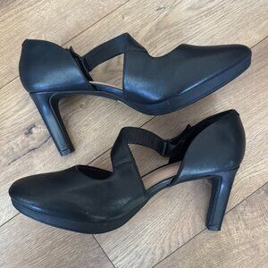 Clarks Women's Ambyr Glow Pump Black 9.5